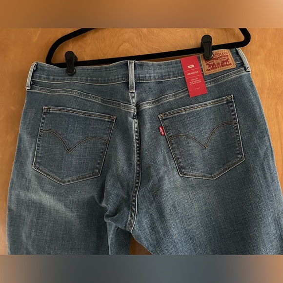Levi’s midrise Bermuda jean shorts with destruction, size 33, NWT - Picture 3 of 7
